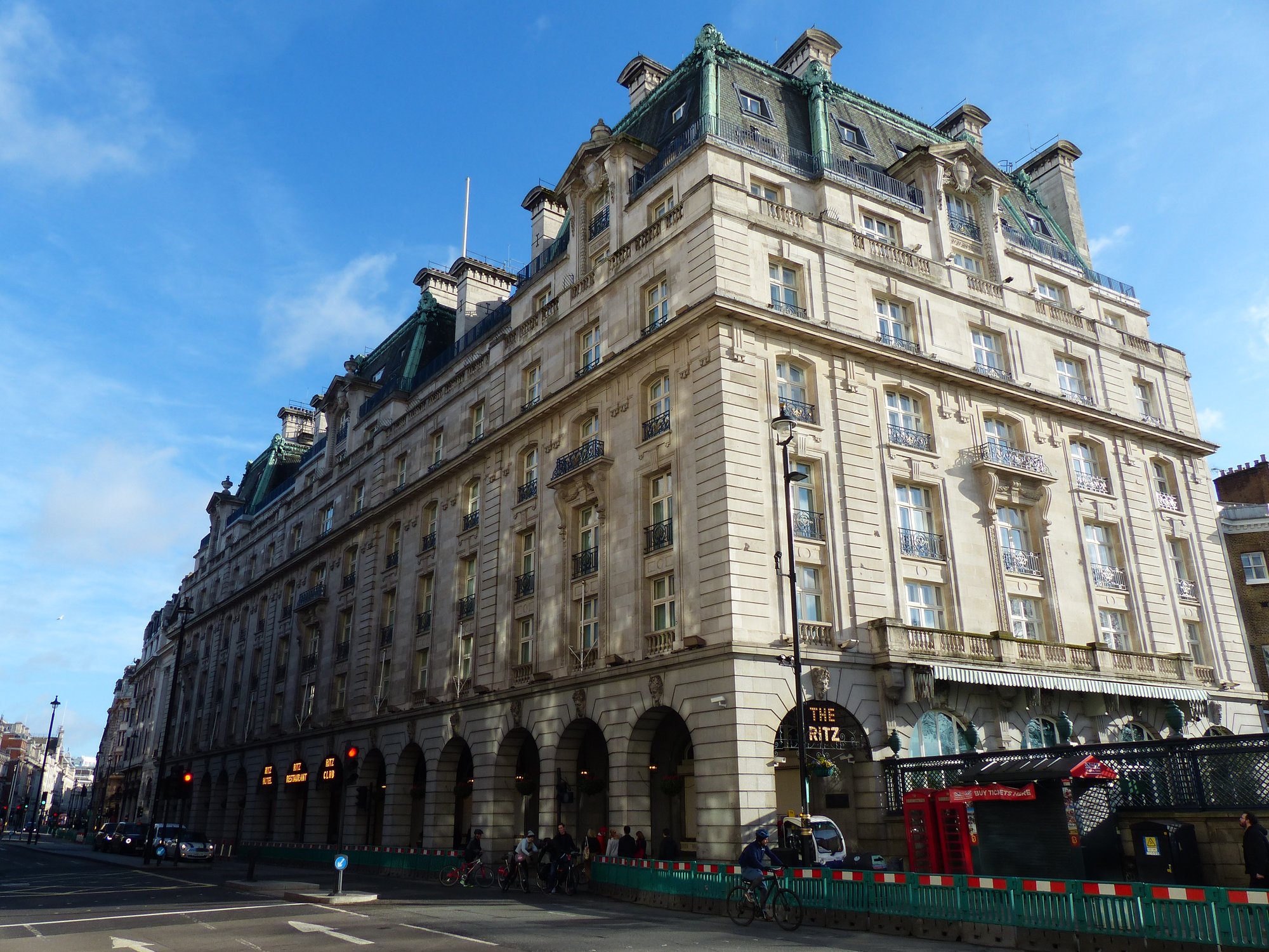 The Ritz London (Afternoon Tea) 1/1